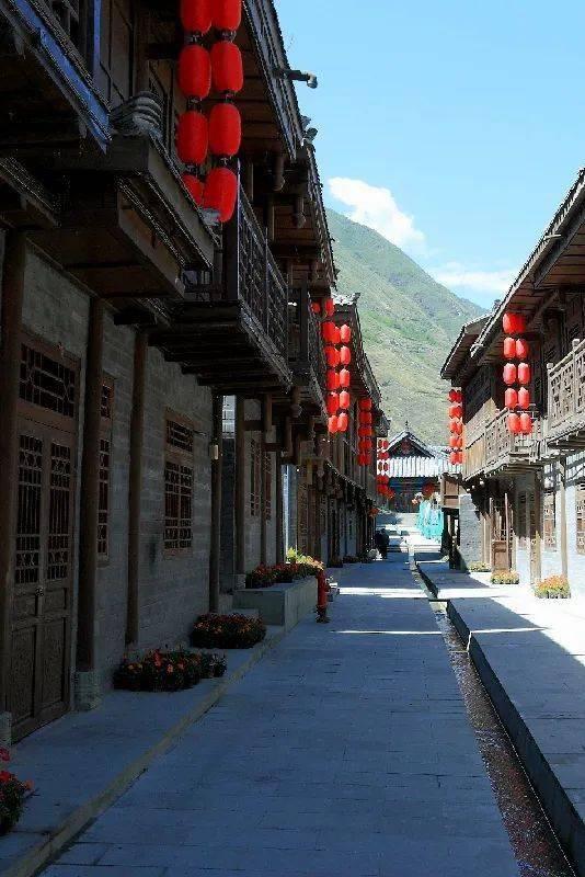 1884年的今天，称霸亚洲的“定远”和“镇远”号铁甲舰装备完成